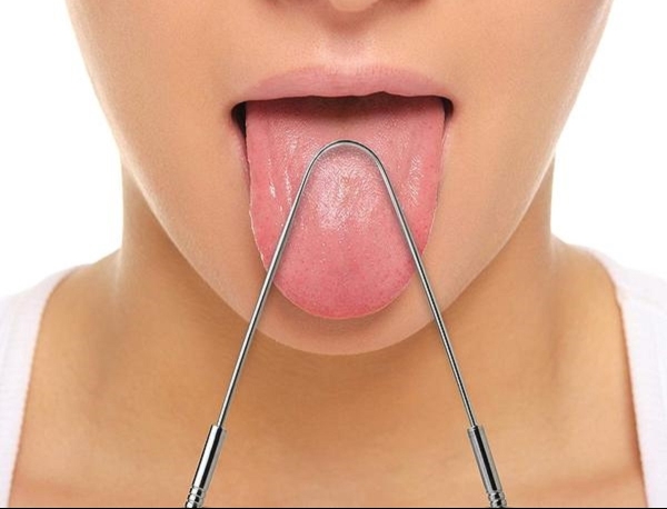 scrape your tongue before or after brushing